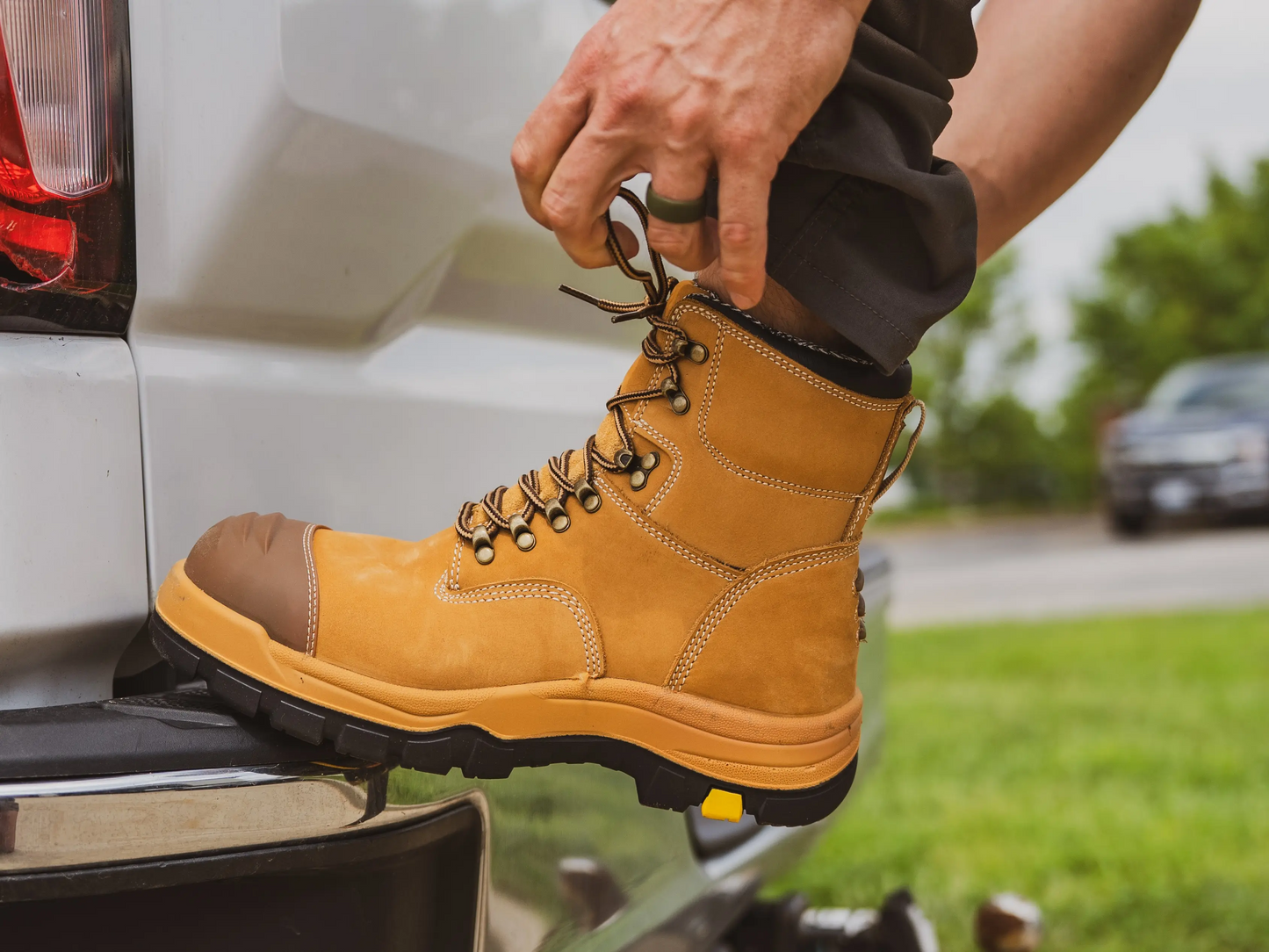 Men's Composite Toe Safety Work Boots with Side Zipper Non-slip Rubber Outsole ASTM F2413-18 EH Rated Closed Toe Walking Shoes Cover Boy